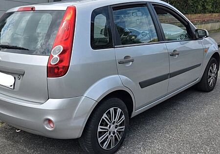 Ford Fiesta 1,4 16V Ambiente Ambiente