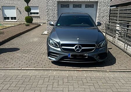 Mercedes-Benz E 220 d AMG Line Autom. AMG Line
