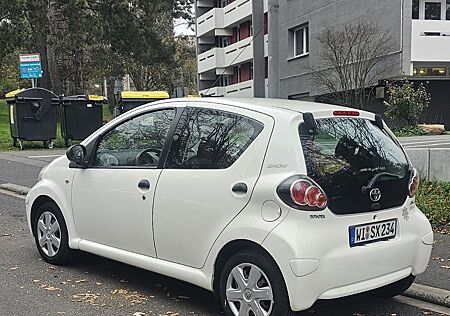 Toyota Aygo (X) Aygo snow