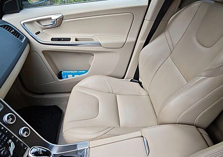 Volvo XC 60 XC60 D5 AWD Summum Geartronic Summum