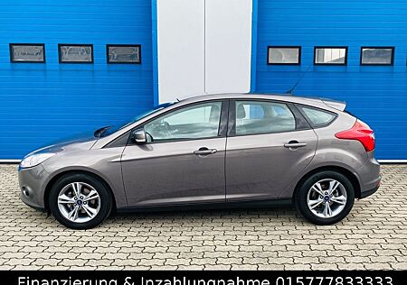 Ford Focus Limo 8 Fach Einparkhilfe Zahnriemen Neu