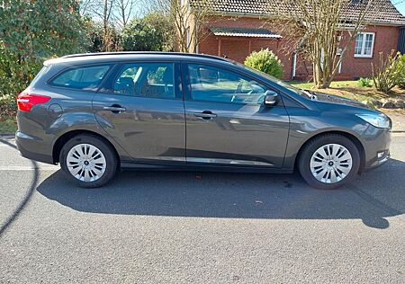 Ford Focus 125PS Zahriemen NEU Klima Navi Tempo Sync