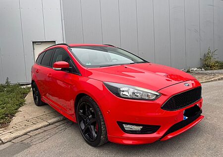 Ford Focus 1,5 EcoBoost 110kW ST-Line Red Turnier...