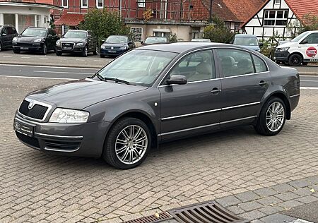 Skoda Superb 2.8 Xenon Navi Automatik Teilleder SHZ