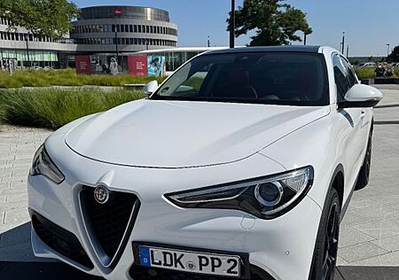 Alfa Romeo Stelvio 2.0 Turbo - Vollleder, Panorama, TÜV Neu