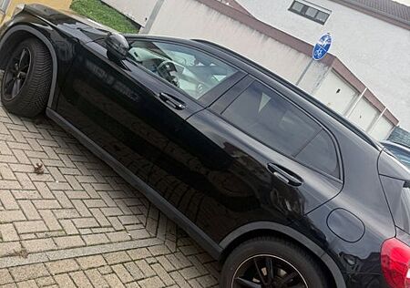 Mercedes-Benz GLA 200 gebraucht kaufen Mercedes-Benz GLA 200 7G-DCT Night Paket