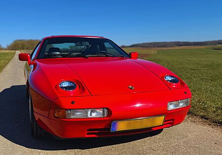 Porsche 928 S4