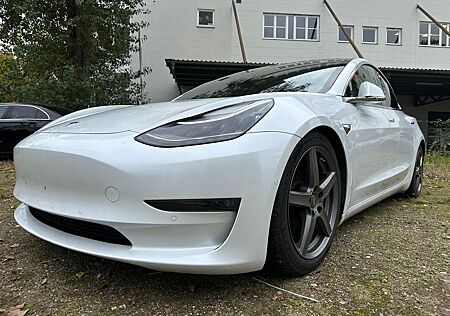 Tesla Model 3 Allradantrieb mit Dualmotor Long Ran...