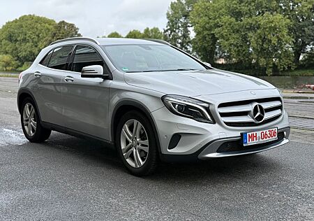Mercedes-Benz GLA 180 GLA180*1.Hand*MB-Scheckheft*Xenon*PDC*Navi*SZH**