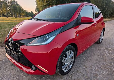 Toyota Aygo (X) Aygo (X) 1,0-l-VVT-i x-play Team Deutschland...