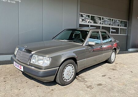 Mercedes-Benz 230 230E//Schiebedach// H-Kennzeichen