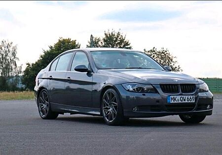 BMW 325i -E90