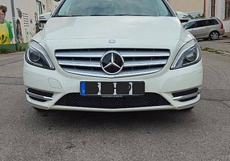 Mercedes-Benz B 180 -