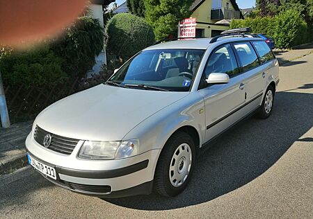 VW Passat Variant Volkswagen 1.6 Basis Variant Basis
