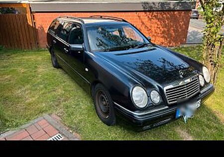 Mercedes-Benz E 240 T AVANTGARDE Avantgarde