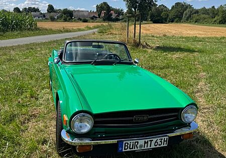 Triumph TR6 Oltimer inkl. HARDTOP -Javagrün -Overdrive