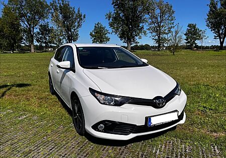 Toyota Auris Team Deutschland 1,2-l-Turbo S/S Team ...