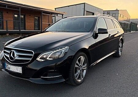 Mercedes-Benz E 300 T-Mod. ILS Leder Comand Scheck-Heft EURO6