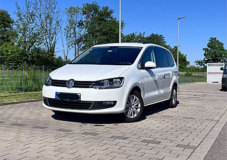 VW Sharan Volkswagen 2.0 TDI Comfortline, Navi, weiß, 7-Sitzer
