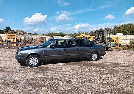 Mercedes-Benz E 220 gebraucht kaufen Mercedes-Benz E 220 D ELEGANCE / Lang / 8 pers