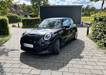 Mini Cooper SE Piano Black