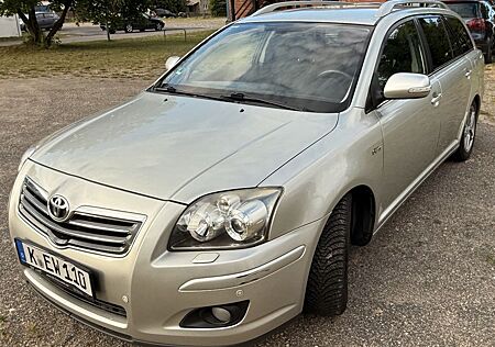 Toyota Avensis Combi Executive 2,2-l-D-CAT Executive