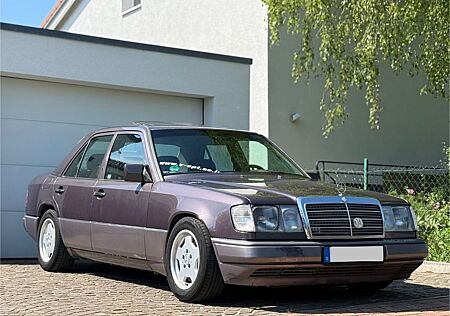 Mercedes-Benz E 230 Automatik Klima Lim.