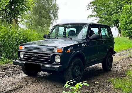 Lada Niva 4x4 Tüv und Inspektion neu