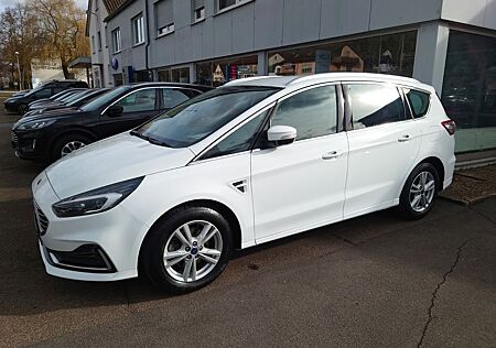 Ford S-Max Hybrid Titanium
