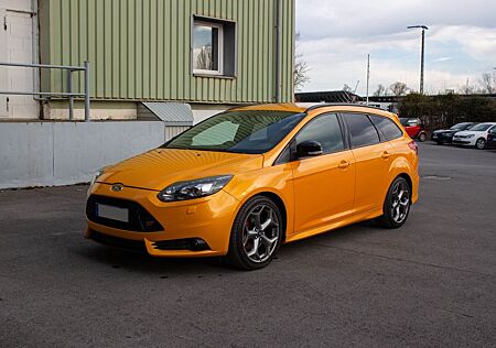 Ford Focus ST Kombi *TÜV Neu / Scheckheftgepflegt*