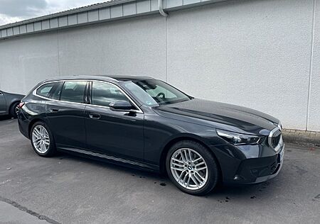 BMW i5 eDrive40 Touring , wie neu, NP ca. 78600.-