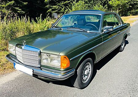 Mercedes-Benz CE 280 280 CE W123 / 6 Zylinder