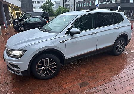VW Tiguan Allspace Volkswagen 2.0 TSI 132kW DSG 4MOTION Hi...