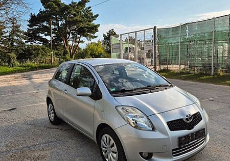 Toyota Yaris 1,3-l-VVT-i Executive Executive