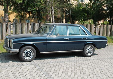 Mercedes-Benz 200 /8 Strich 8 H-Zulassung