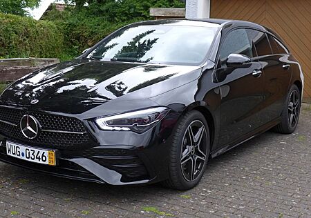 Mercedes-Benz CLA 200 Shooting Brake AMG-Line/Distronic/Kamera
