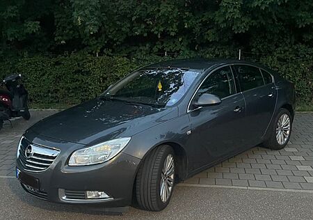 Opel Insignia 2.0 CDTI mit neue Tūv Limousine