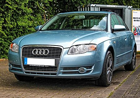 Audi A4 2.0 - Top-Zustand, wenig KM