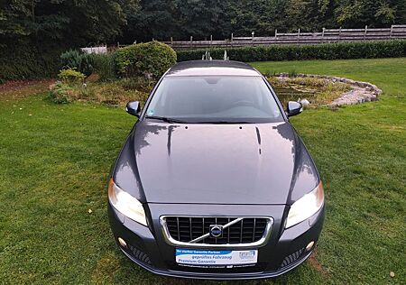 Volvo V70 Kombi Kinetic-TEILLEDER/AHK-ÖL&TÜV NEU