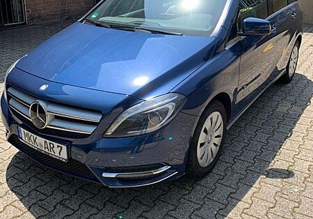 Mercedes-Benz B 200 -