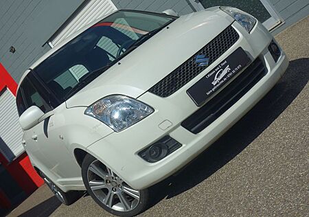 Suzuki Swift Lim. Black and White