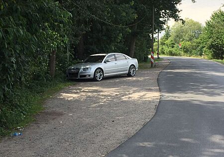 Audi A8 6.0 tiptronic quattro Langversion -