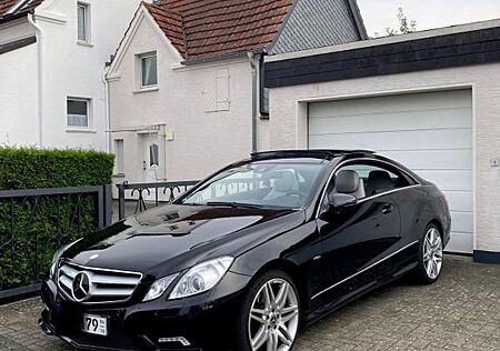 Mercedes-Benz E 350 Coupé CDI BlueEFFICIENCY AVANTG....