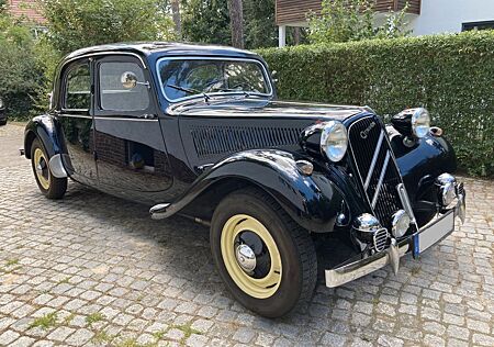 Citroën Traction Avant 11B mit Vierganggetriebe!