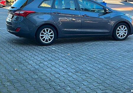 Hyundai i30 blue 1.6 CRDi 81kW Classic Classic