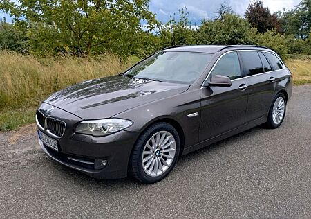 BMW 525d 6-Zylinder Head-up-Display Panoramadach