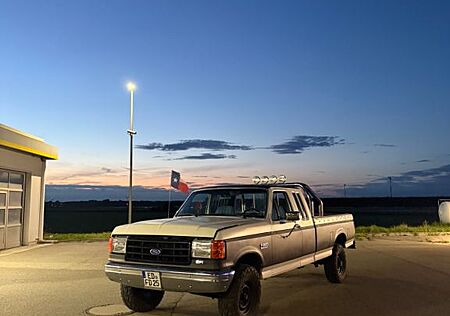 Ford F 250 Bricknose 3,5to Klasse B