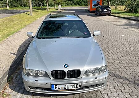 BMW 525i A touring -