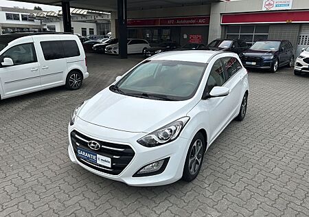 Hyundai i30 -Cw-Blue-Trend-Kamera-PDC-SHZ-Aut-7gang-Navi-