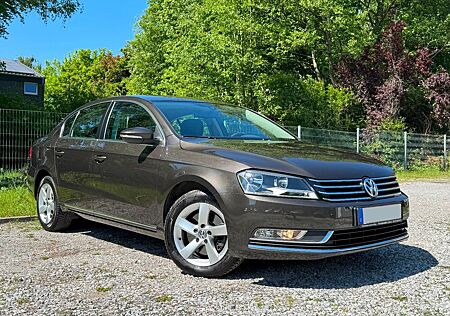 VW Passat Volkswagen Lim. Aut. NUR72tkm|NAVI*KLIMA*SHZ*PDC*